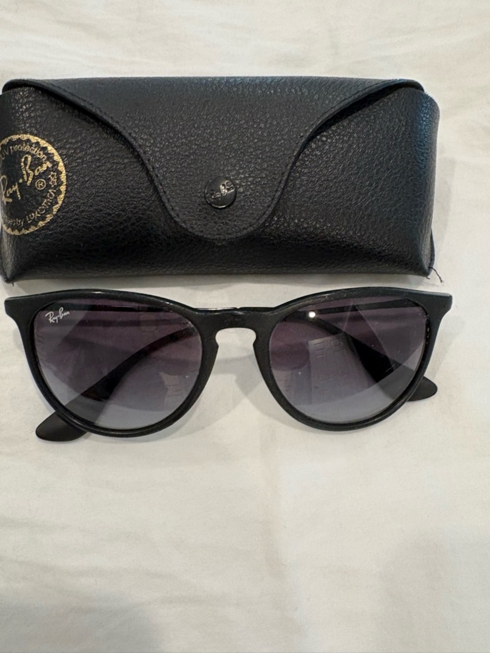 Ray-Ban Black Sunglasses with Gradient Lenses and Case